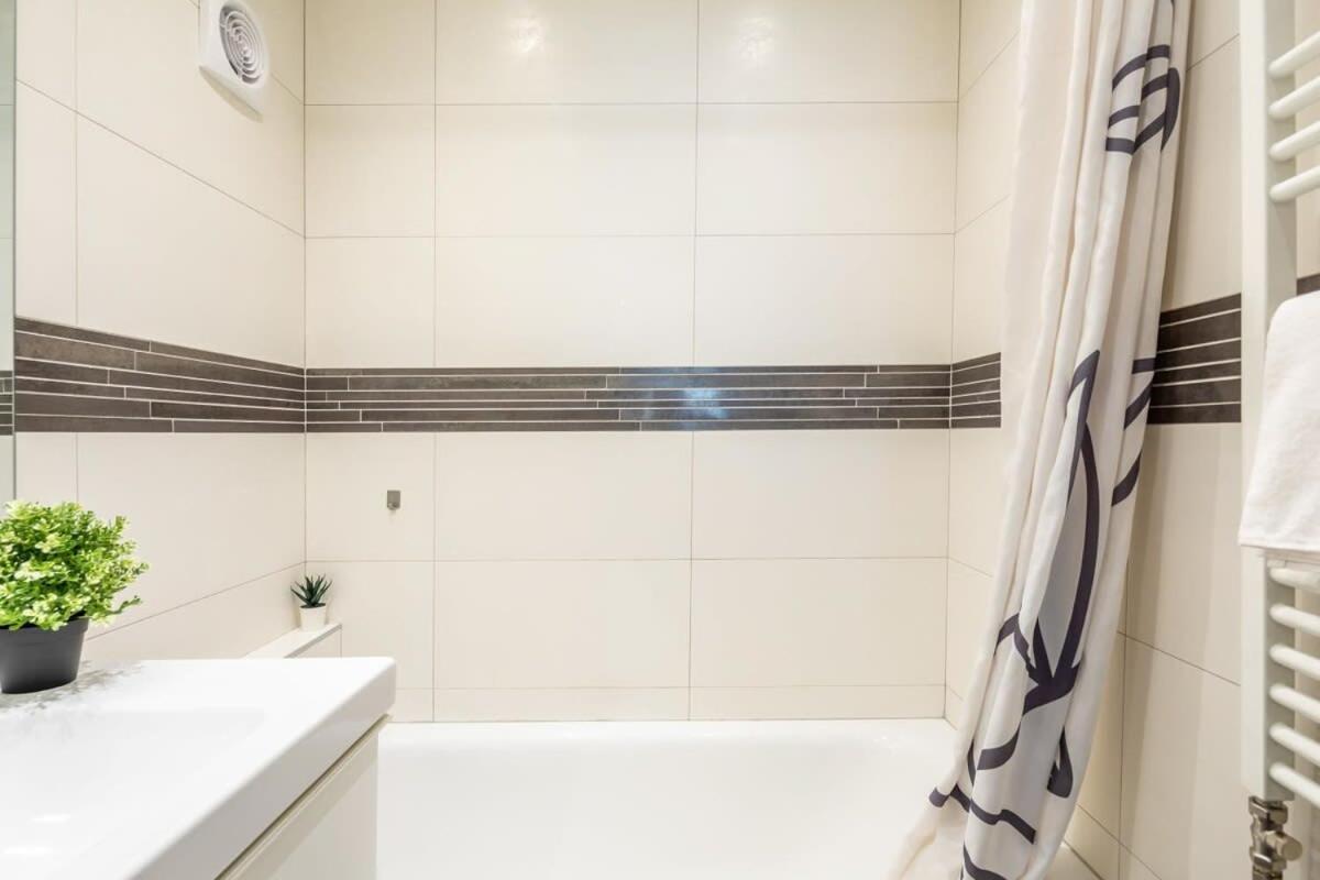 Cozy Quiet Apartment With A Balcony ブダペスト エクステリア 写真